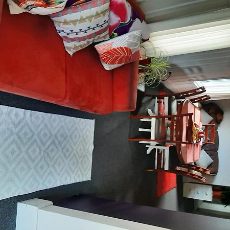 Intrepid Bed & Breakfast Christchurch Bagian luar foto