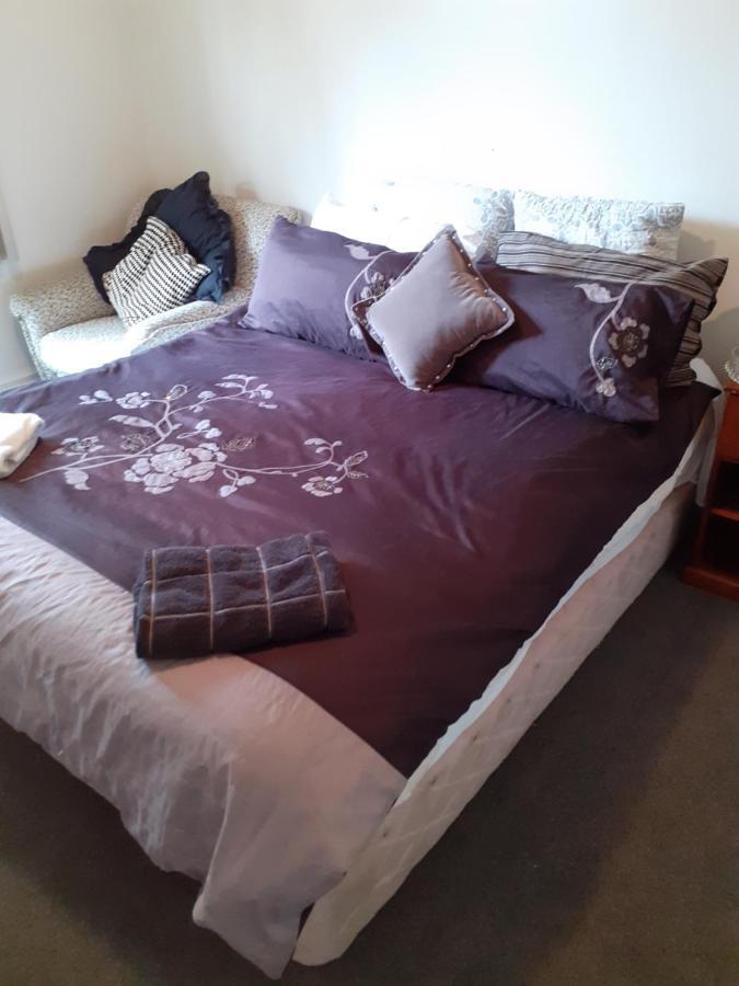 Intrepid Bed & Breakfast Christchurch Bagian luar foto