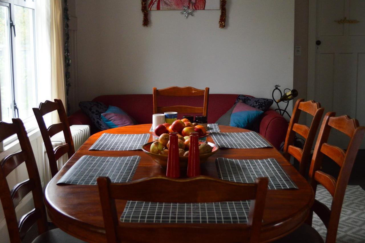 Intrepid Bed & Breakfast Christchurch Bagian luar foto